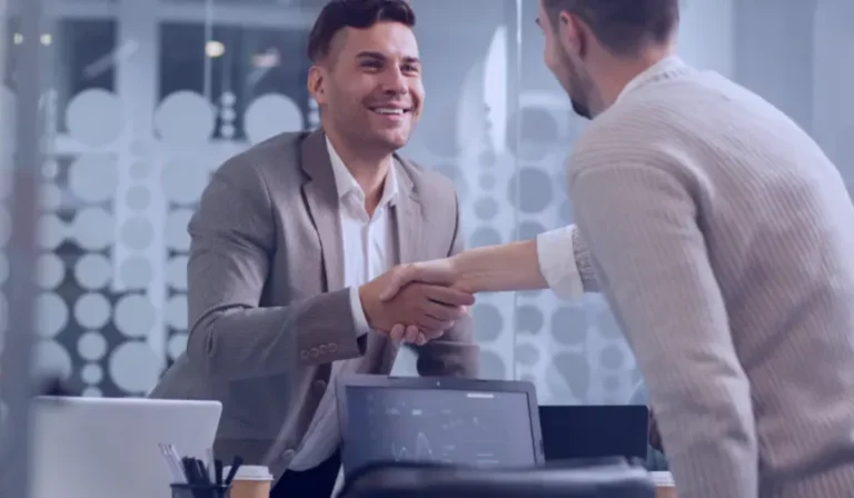 Mercado de trabalho: quem está abrindo vagas no Brasil em 2026